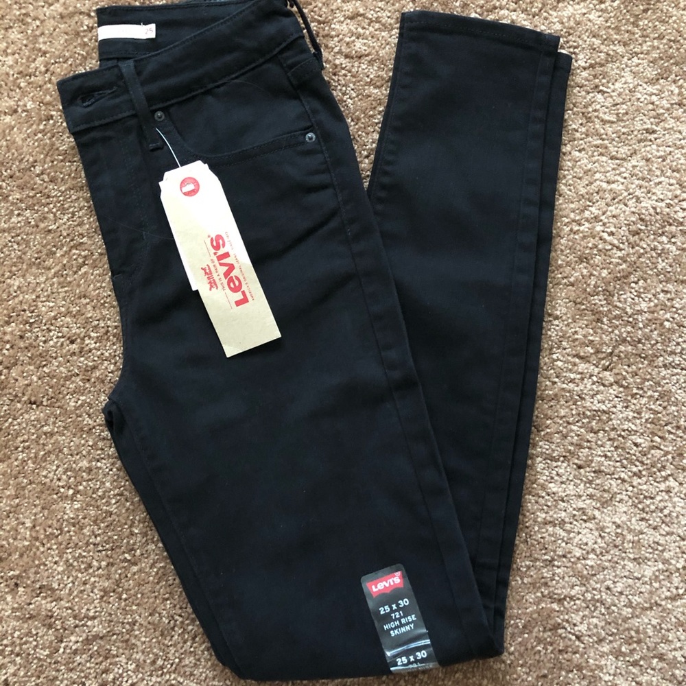 721 Levi’s High Rise Black Skinny Jeans